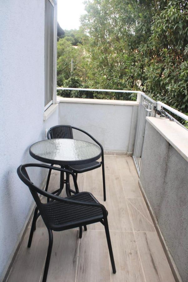 Zimmer Ba'Ir Kefar Sava Exterior foto