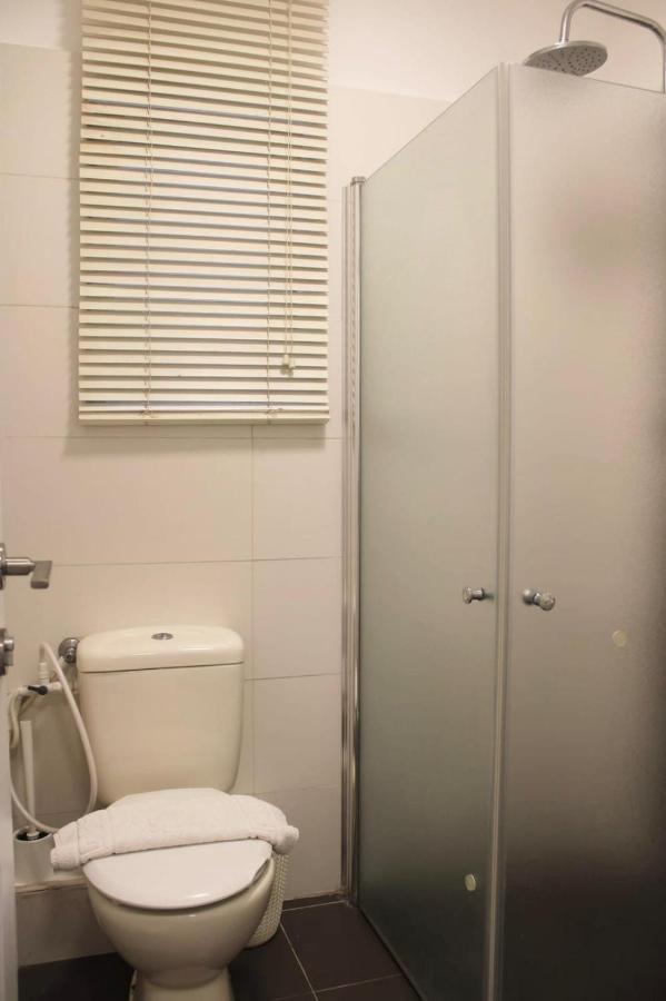 Zimmer Ba'Ir Kefar Sava Exterior foto