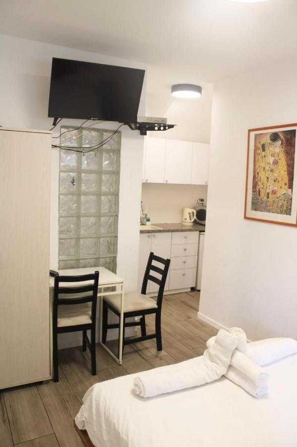 Zimmer Ba'Ir Kefar Sava Exterior foto