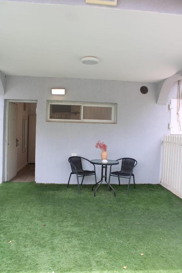 Zimmer Ba'Ir Kefar Sava Exterior foto
