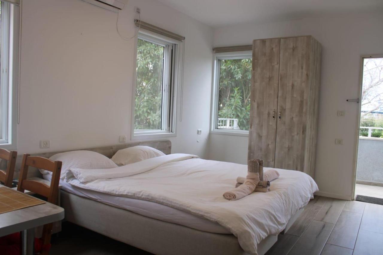 Zimmer Ba'Ir Kefar Sava Exterior foto